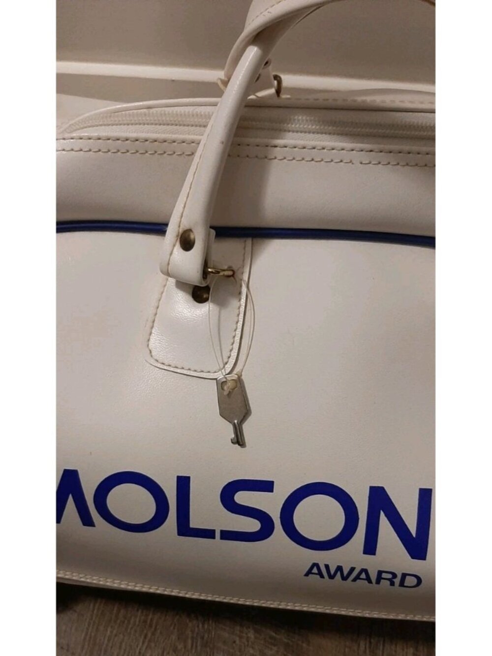 Vtg RARE 80's Molson Vinyl International Travelware Gym Sports Duffle Bag Lock - Picture 2 of 16